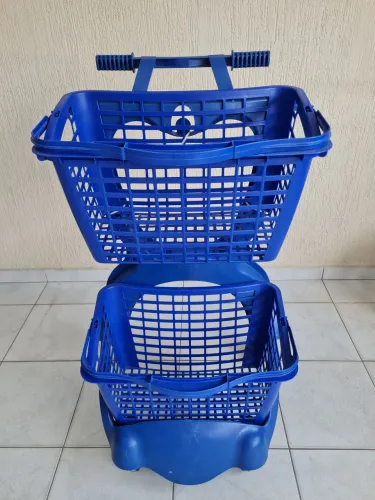 "VENDE-SE CARRINHO DE PLÁSTICO SEMI-NOVO PARA VÁRIAS UTILIDADES/COMÉRCIO VALOR R$550,00"