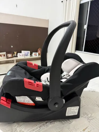 Bebê conforto Burigotto Touring com base veicular