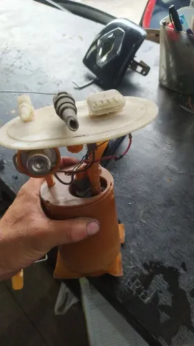 Bomba de combustível uno 2004