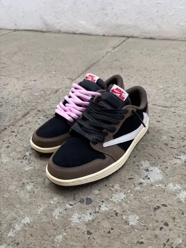 Tênis Nike Air Jordan 1 Low Travis Scott