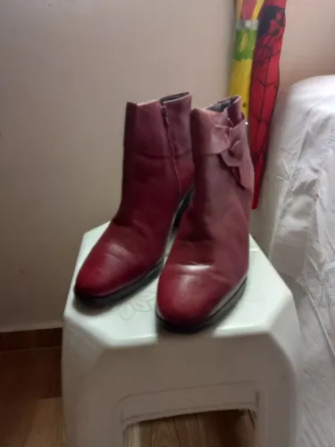 Botas vermelhas femininas