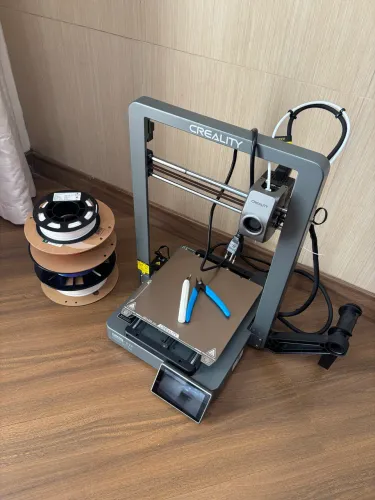 Impressora 3D Creality Ender 3 V3 com Filamentos e Ferramentas