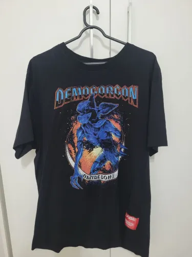 Camiseta Colcci LAB86 Stranger Things Demogorgon