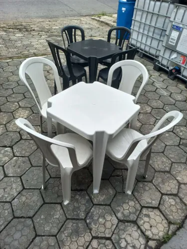 Mesa de plastica Branca 4 Cadeiras
