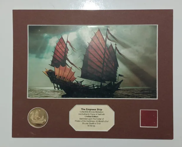 Item medalha colecionável do filme Piratas do Caribe