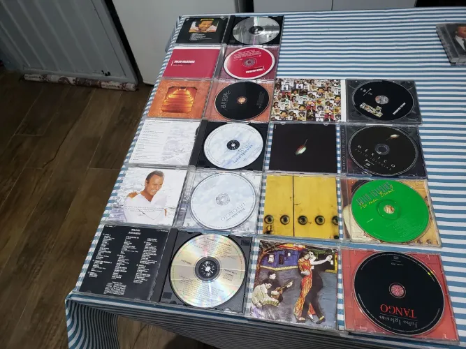 Coleção de CDs do Julio Iglesias