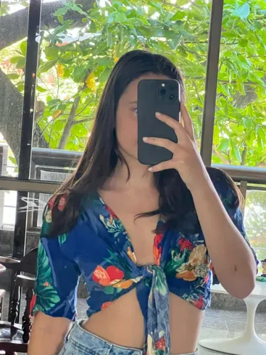 Blusa cropped floral azul amarração P