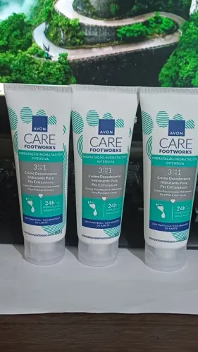 Hidratante p/ pés extrassecos c/ manteiga de Karité Avoncare 80G novo por R$ 13,00 cada