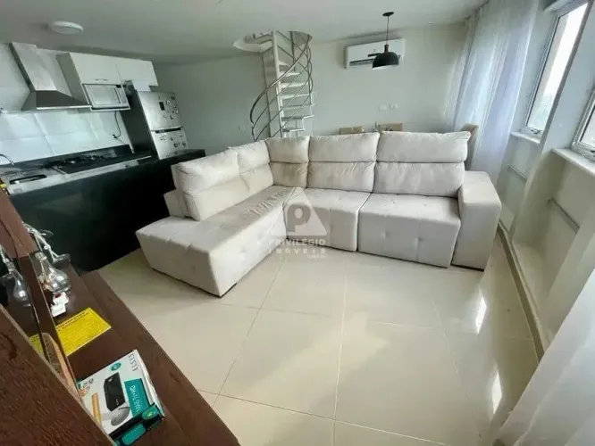 Cobertura reformada - 72m² - 01 vaga - Torre Charle de Gaulle - Barra da Tijuca