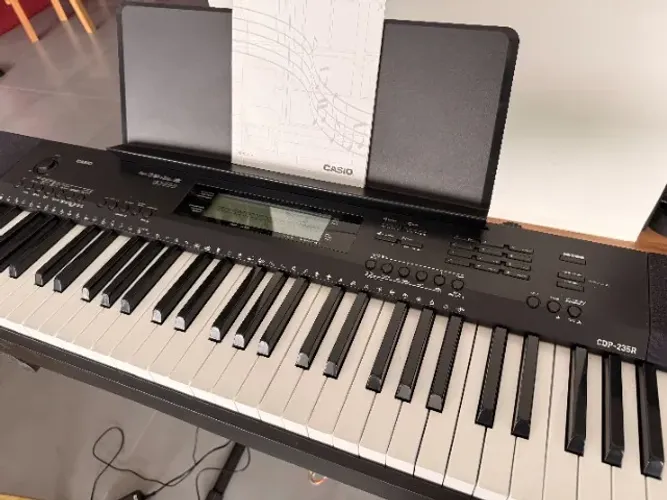 Piano Digital Casio CPD-235R 88 teclas com suporte e pedal