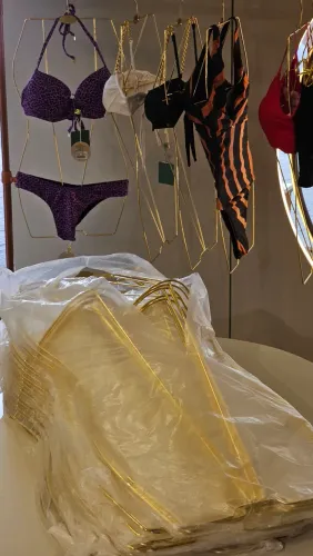 Novos-Cabide silhueta 3D Dourado metal