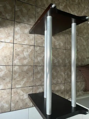 Base de Mesa Moderna com Estrutura Metálica - Resistente e Elegante!