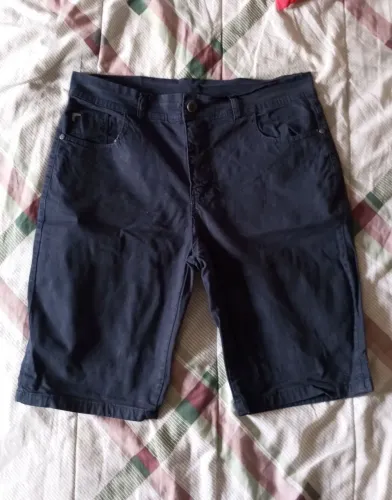 Bermuda Jeans Wear azul marinho (98% algodão e 2% elastano) - Tamanho 48