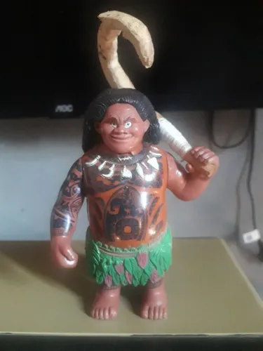 Boneco maui do filme moana