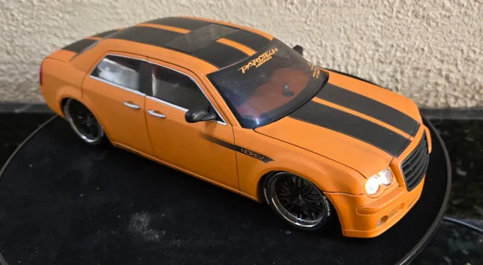Chrysler 300c 1/18 Norev
