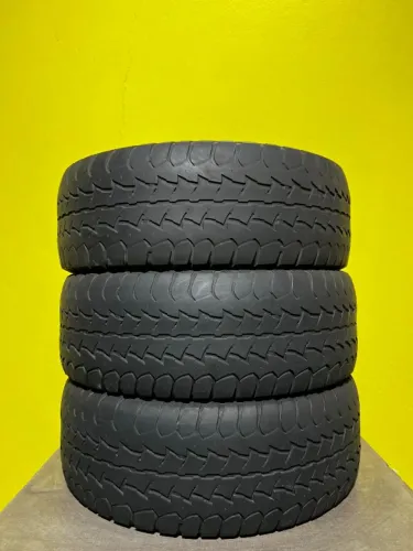 Pneus 205/60R15 Barum Bravuris AT Seminovo - R$ 450.00 Os 3 Pneus (ORIGINAL)