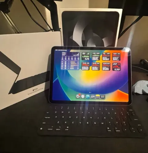 iPad Air 5th (256gb de armazenamento) + KeyBoard