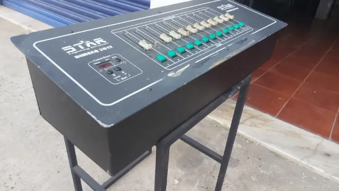 Mesa De Iluminação STAR DIMSEQ 2012 de 12 Canais