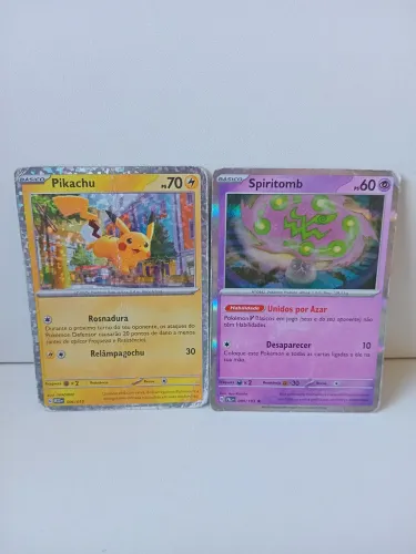 Cartas Pikachu e Spiritomb holográficas
