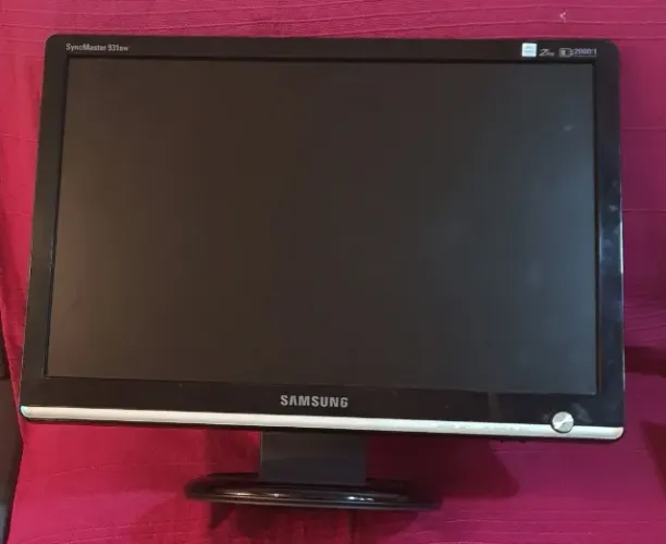 Monitor Samsung 19 polegadas VGA C/DEFEITO na fonte de alimentação