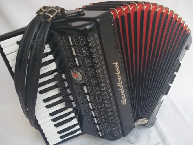 Acordeon 60 baixos Royal Standard impecável