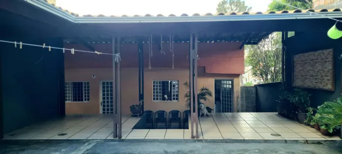 Casa a Venda no Bairro Leticia - 3 Quartos