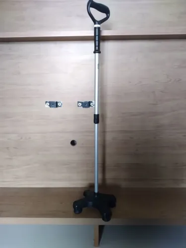 Bengala de 4 Pontas com Apoio Ergonômico