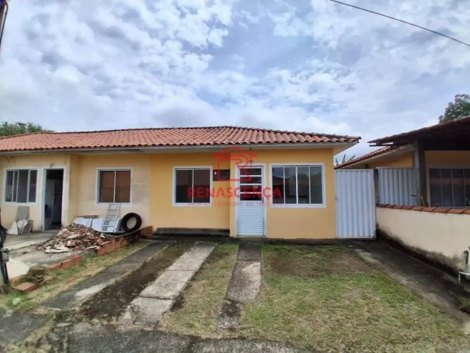Casa com 2 Quartos e 2 Vagas de Garagem em Campo Grande.