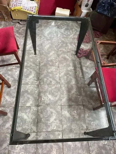 Mesa de vidro temperado usada - 6 lugares