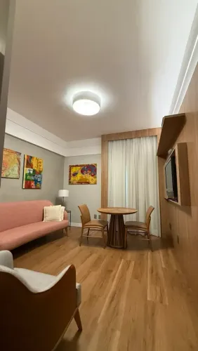 Vendo excelente flat mobiliado e reformado no Mércure