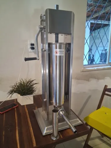 Ensacadeira Linguica Inox Vertical 7 Litro 2 Funis 16 e 38 mm