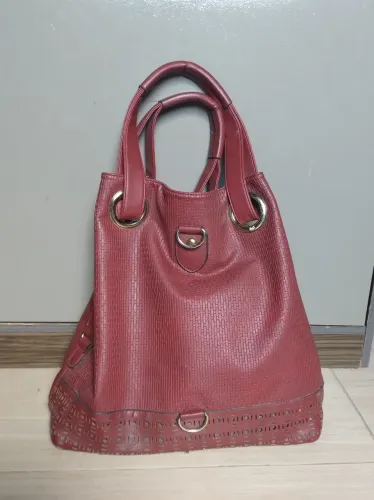 PRA QUE CARREGAR TUDO NOS BOLSOS TENHA UMA BOLSA JÁ<br><br>