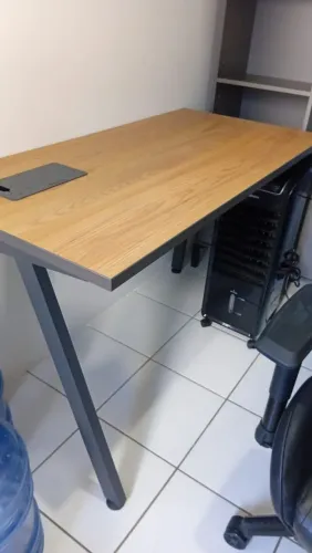 MESA ESCRITÓRIO 0,60 Profundidade X 1,20 comprimento<br>Profundidade 0.60 cm<br>Largura 1.20