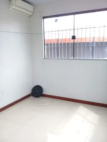 Aluga-se apartamento