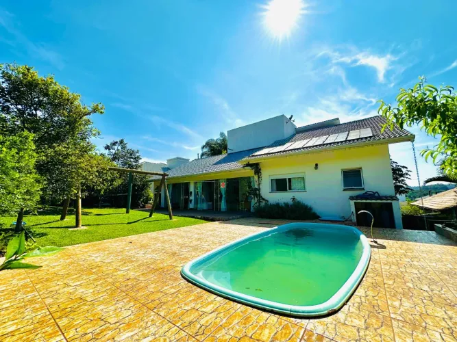 Casa à Venda no Condomínio Espelho Das Águas - Chapecó/SC