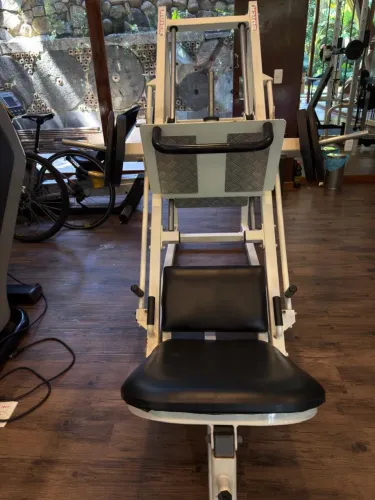 Aparelhagem de musculação BUICK, usado em residência