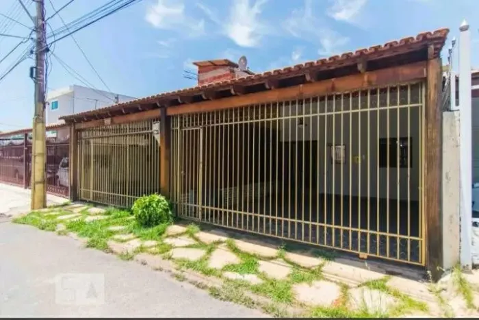 Alugo casa de 2 quartos no Guará I