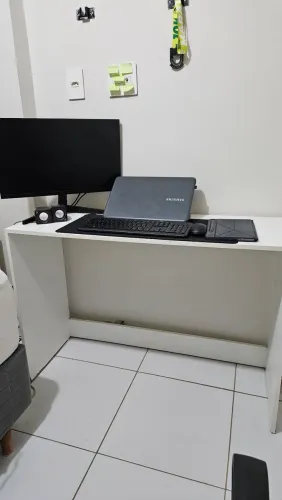 Mesa de computador em MDF