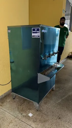 Bebedouro 200L Progelar novo
