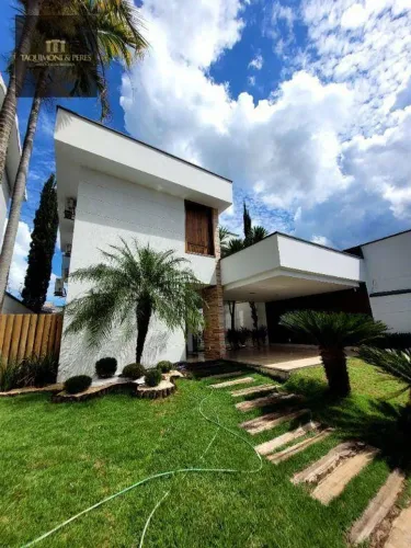 Sobrado a venda em Inhumas com 4 quartos e piscina aquecida!