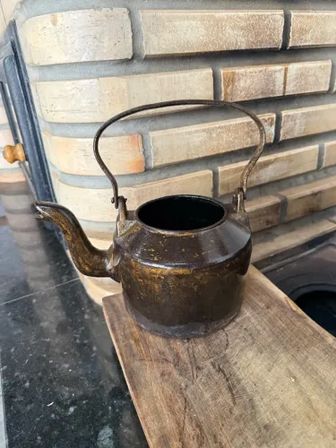Chaleira de ferro antiga