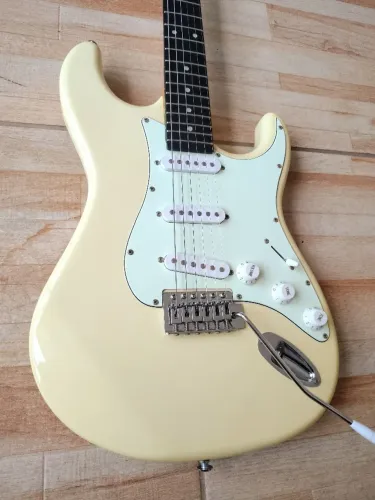 Guitarra Memphis Stratocaster MG30, lindíssima!
