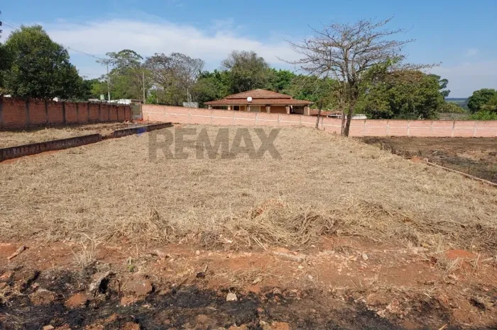 Terreno de 2.200 m² à Venda no Bairro Uirapuru Cosmópolis/SP