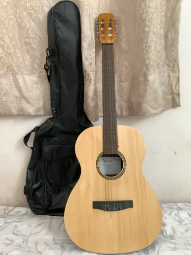 Vendo um violão em excelente estado