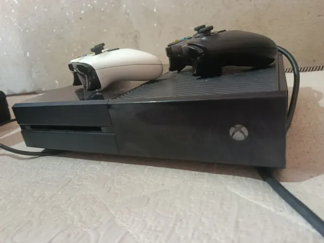 Xbox One - 2 controles