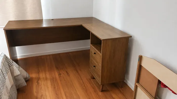 Escrivaninha em L Retrô Havana 2 Gavetas 135,5cm Madeirado Madeirado