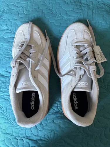 Tênis adidas barreda novo tamanho 37