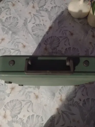 Máquina De Escrever Olivetti Lettera 82 Verde - Com Maleta Original