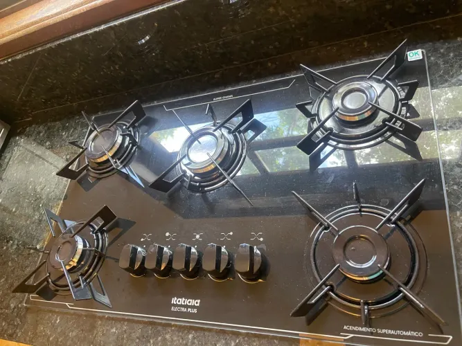 Vende-se fogão Coktop de 5 bocas é mangueira toda em cobre de 2 metros.