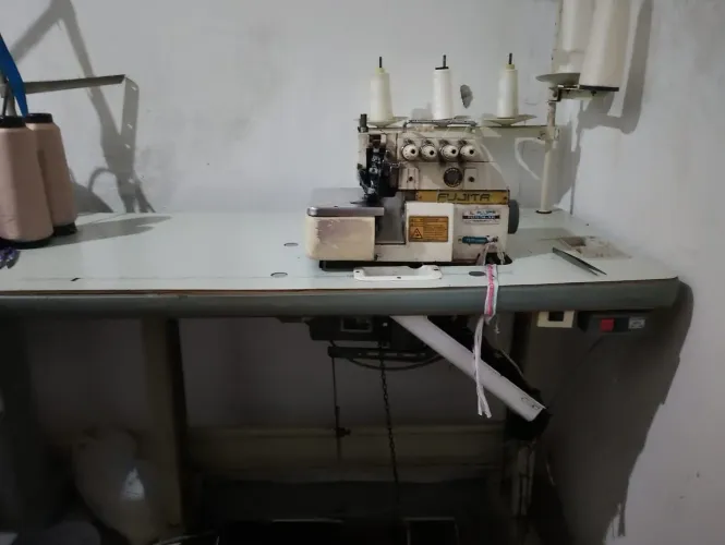 Máquina de costura Interlok 